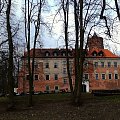 Zamek w Uniejowie – jeden z głównych zabytków Uniejowa. Zamek wybudowany został w latach 1360–1365 na miejscu starej fortalicji drewnianej, zniszczonej podczas najazdu Krzyżaków na miasto w 1331. Inicjatorem budowy zamku był abp gnieźnieński