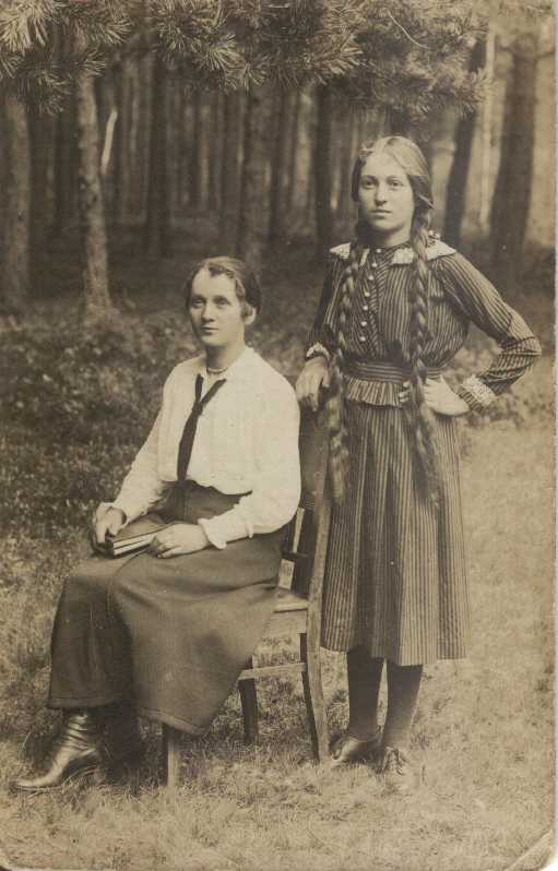 ab Dwie Marie - Syryczyńska z domu Wasilewska i Działecka (siostra taty) - ok. 1918 r.
