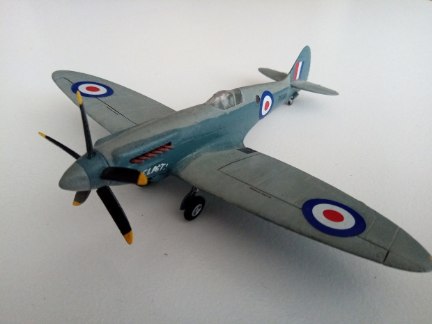 Spitfire Mk XIX 81Sq 3