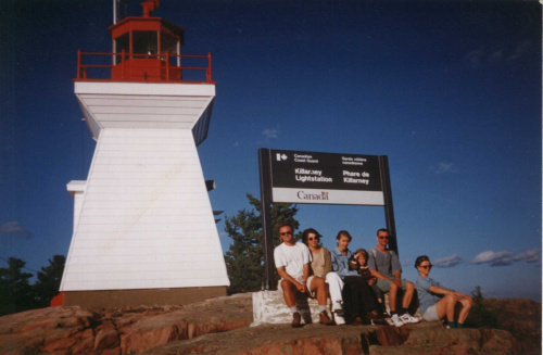 ki Wojtek, Ela, Zosia Bielscy, Kamila, Leszek, Jola - Killarney, nad brzegiem Georgian Bay, 1995 r.