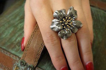 pierścionek kwiat - www.silverum.com.pl #kwiatek, #artystyczna, #biżuteria, #srebrna, #pierścionek #producent, #gdansk