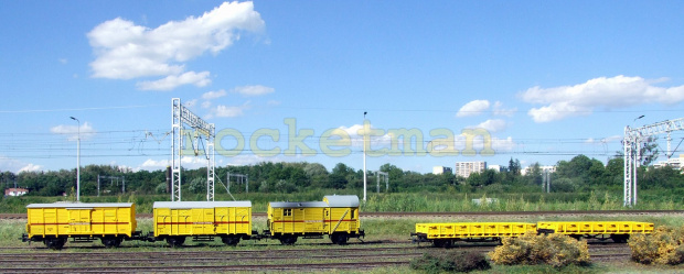Wagony pociągu sieciowego w skali 1:87 w wersji z kinematyką sprzęgu. Oryginalny Pociąg Pogotowia Sieciowego, z którego modele posiadają oznakowanie, stacjonował w Tarnowskich Górach na przełomie XX i XXI. H0 #Energetyka #PKP