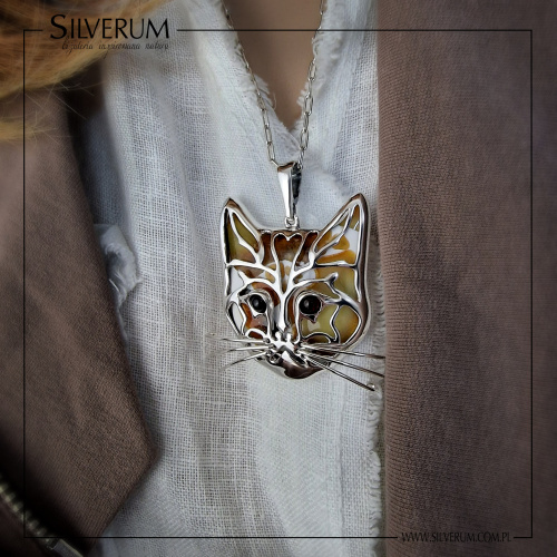 Łaciaty kot bursztynowy - www.silverum.com.pl - #kot #bursztyn #srebro #zawieszka #wisiorek
