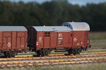 Wagon kierownika pociągu towarowego PKP tzw brankard, DOKP Katowice ze stacji Gliwice w wykonaniu rocketman i lekką patyną w skali 1:78 H0. Epoka IIIc. #wagon #brankard #PKP #Gliwice