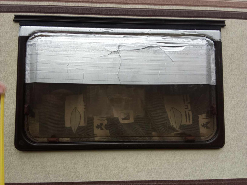 okno kamperka - uszkodzone